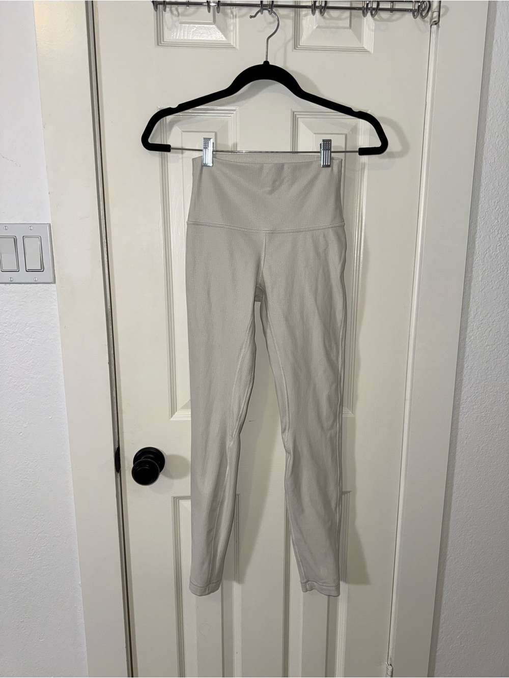 High-Waist Lightweight Leggings in Light Beige/Bone